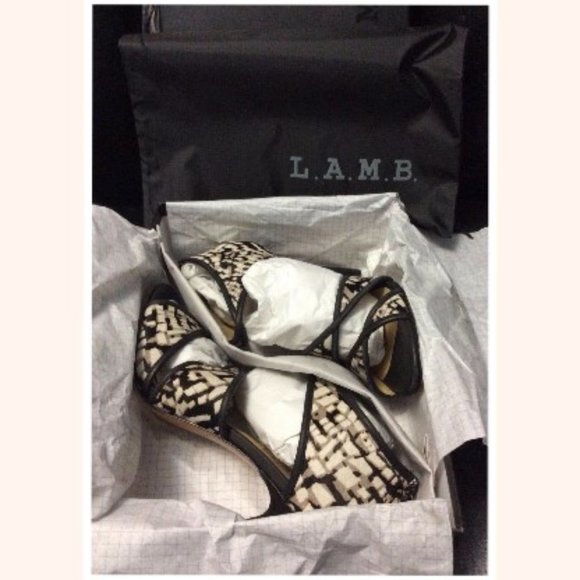 L.A.M.B. Waren Printed Calf Hair Leather Open Toe Strappy Heel Sandal - Picture 12 of 12